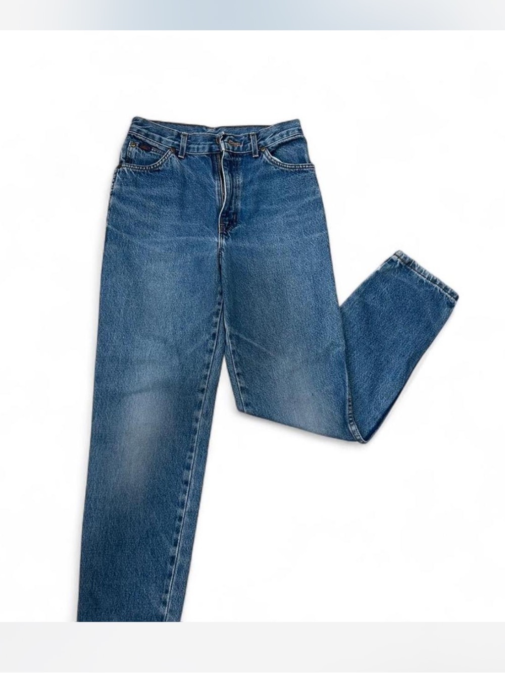 chic Women's Straight-Leg Jeans in Medium Blue